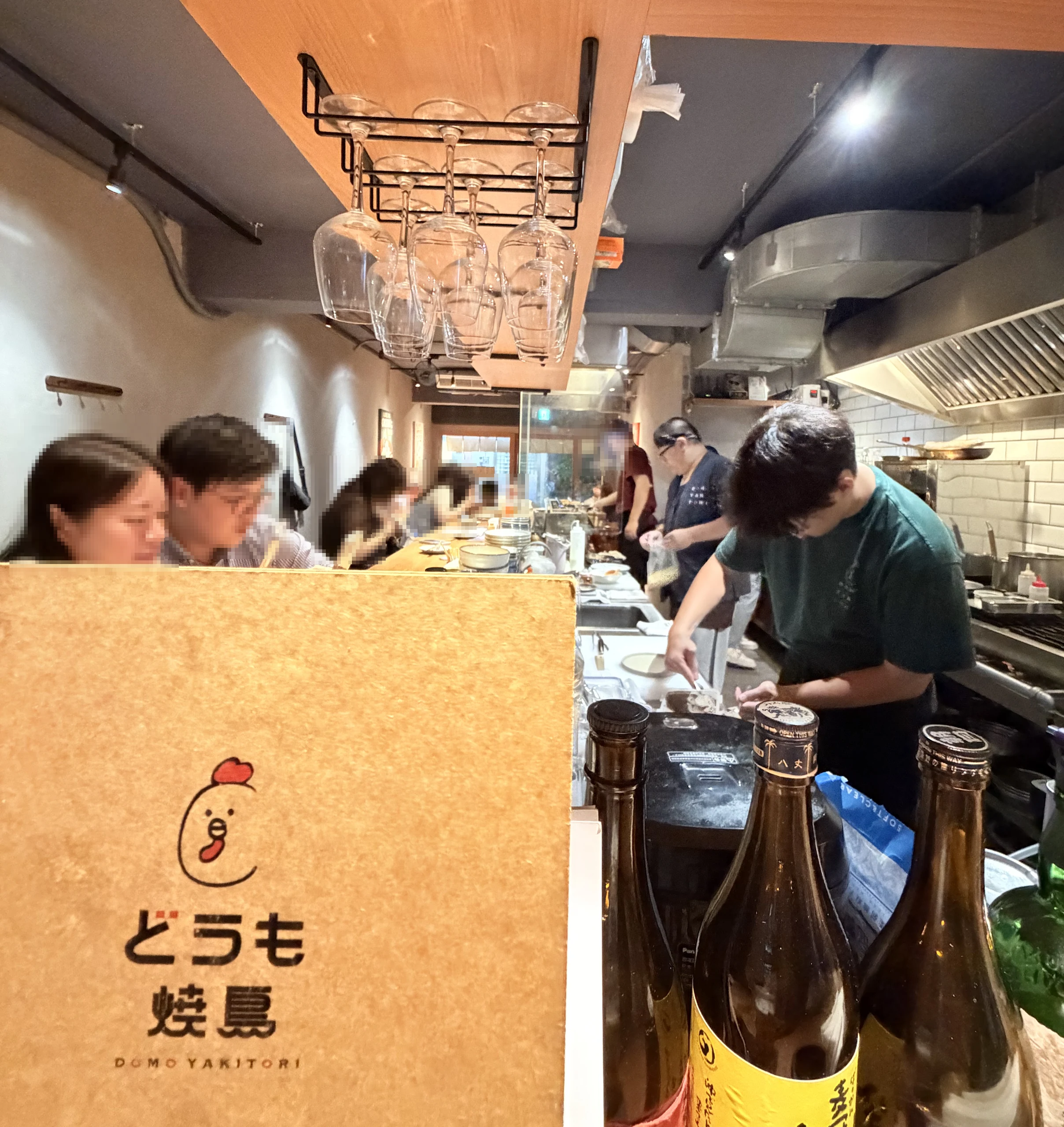 DOMO Yakitori 炭火燒鳥 板前與開放式烤台