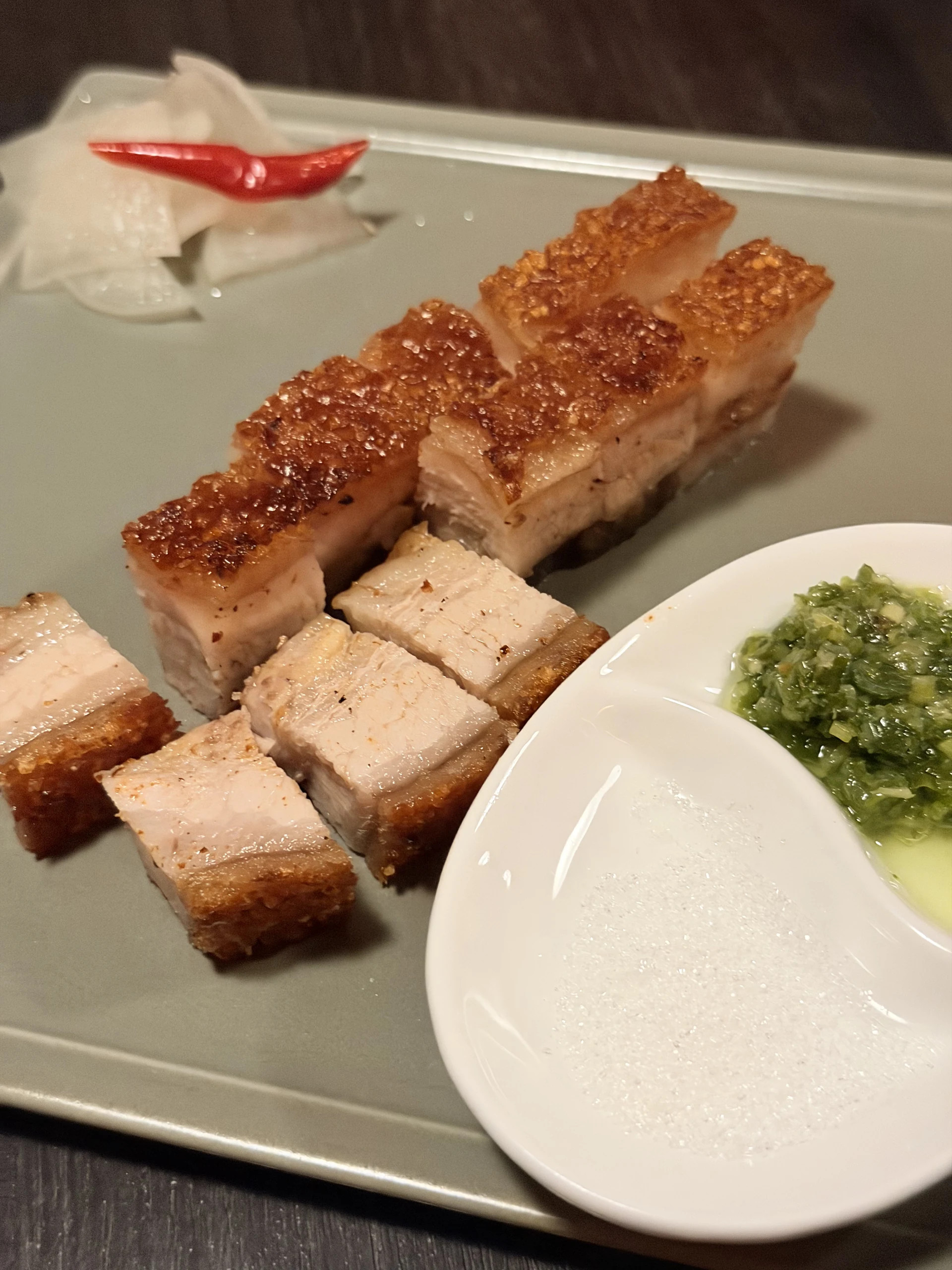 新中奇理髮廳 限量脆皮烤五花