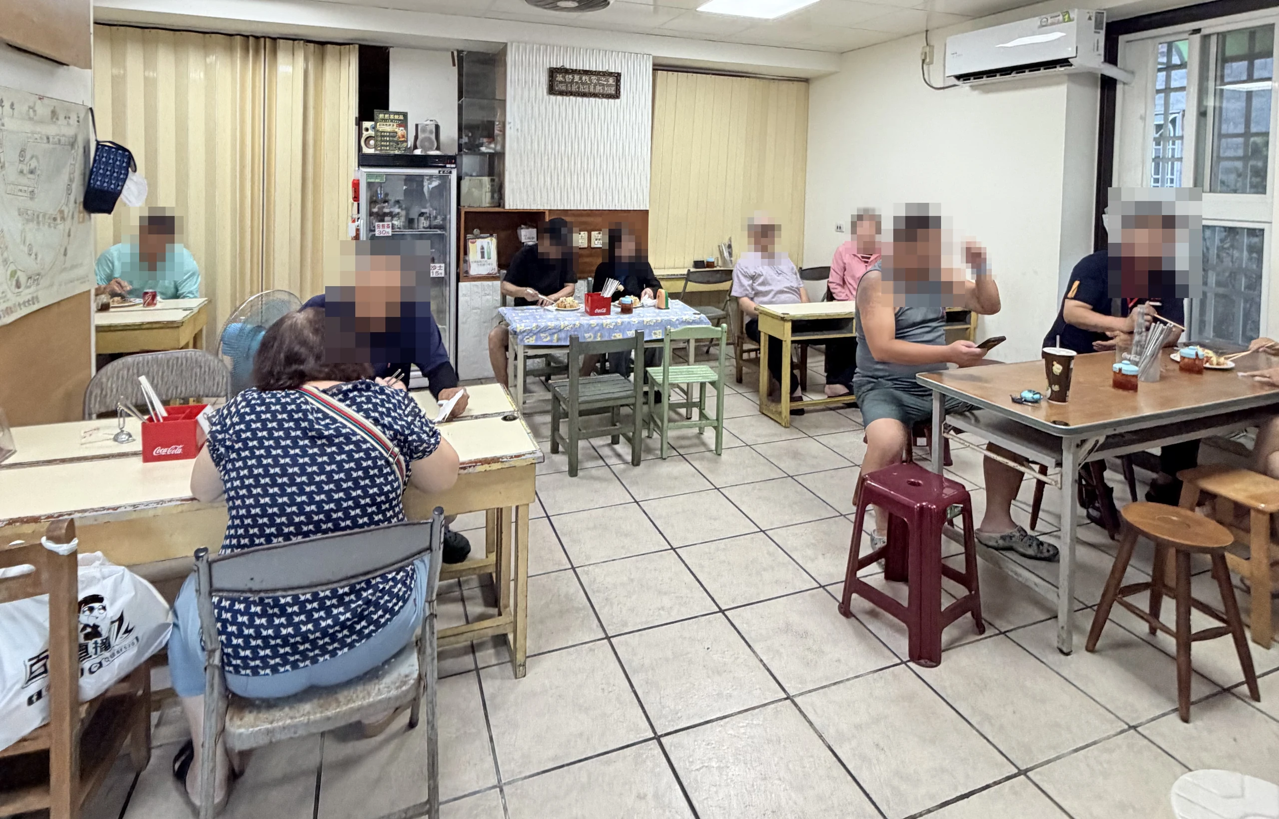 愛嬌姨臭豆腐 內用區