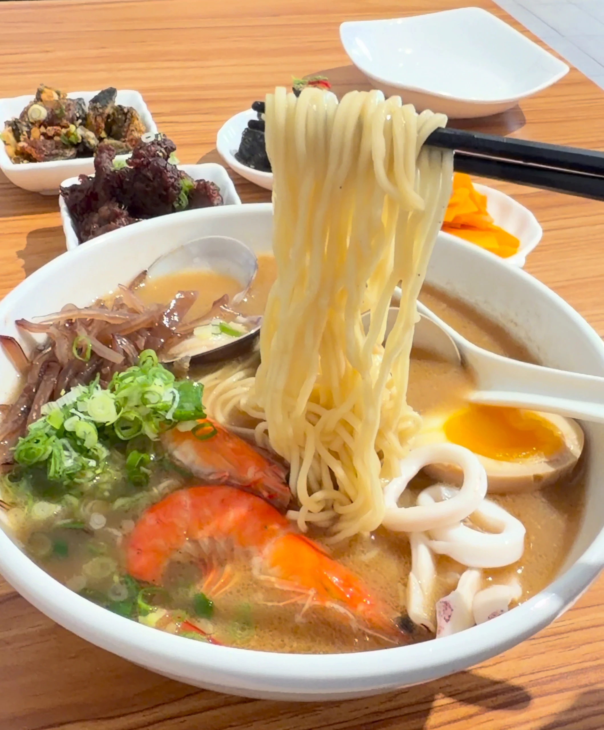 有春煨麵 濃蒜海鮮煨麵
